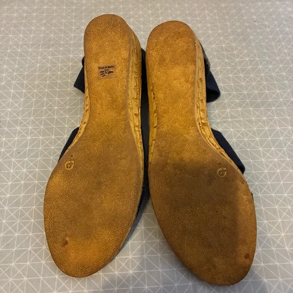 Charleston Shoe Company Peachtree Sandals in Navy 8 - Picture 6 of 7